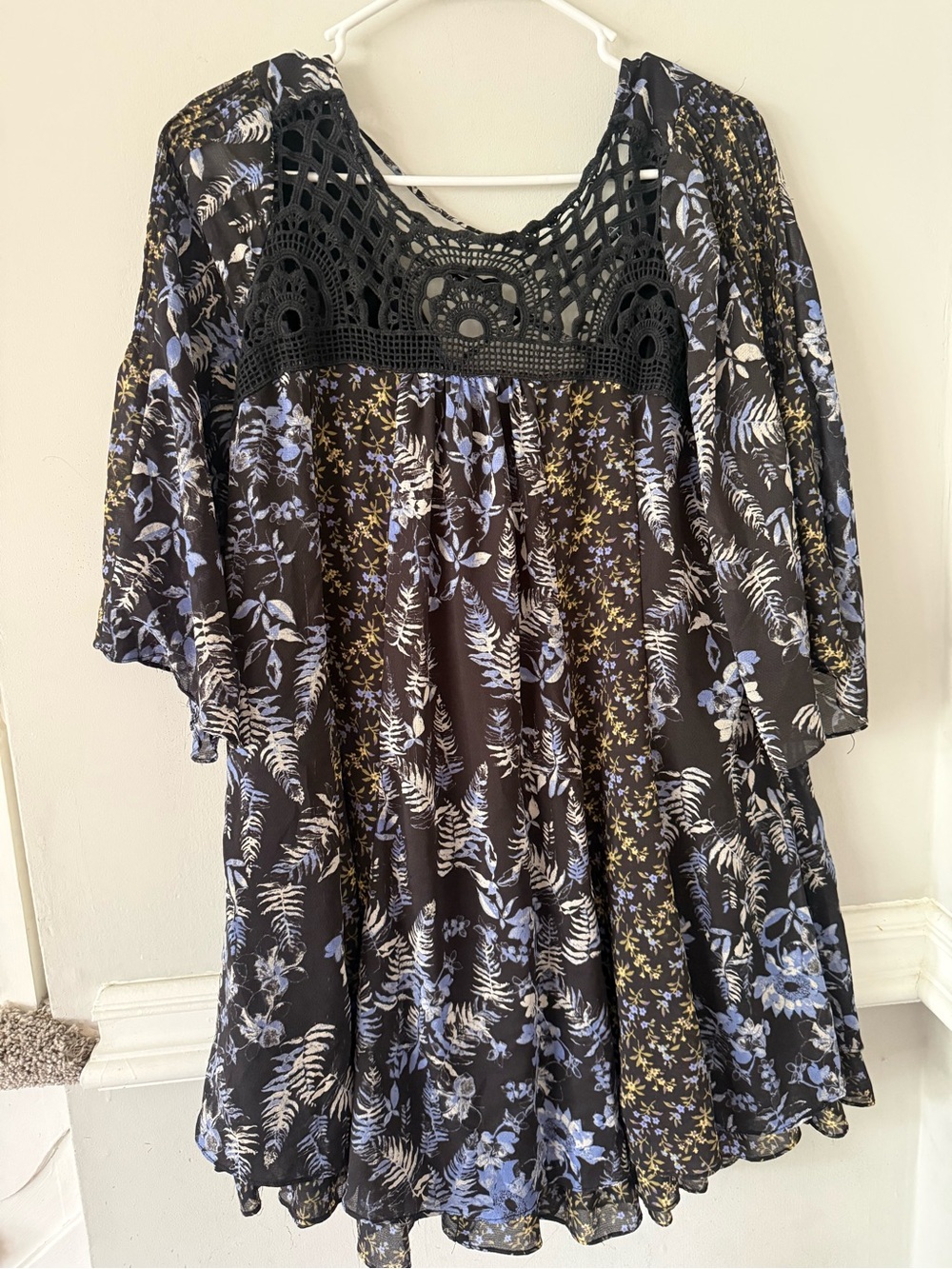 Free people small women’s Crochet Yoke Floral Tunic Dress in Black and Blue